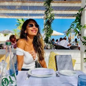 Meet your Posher, Lau